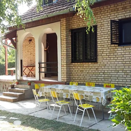 Holiday home Iriski San